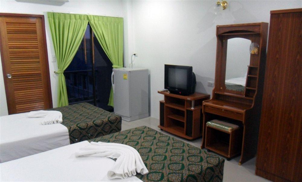G&B Guesthouse Patong Exterior photo