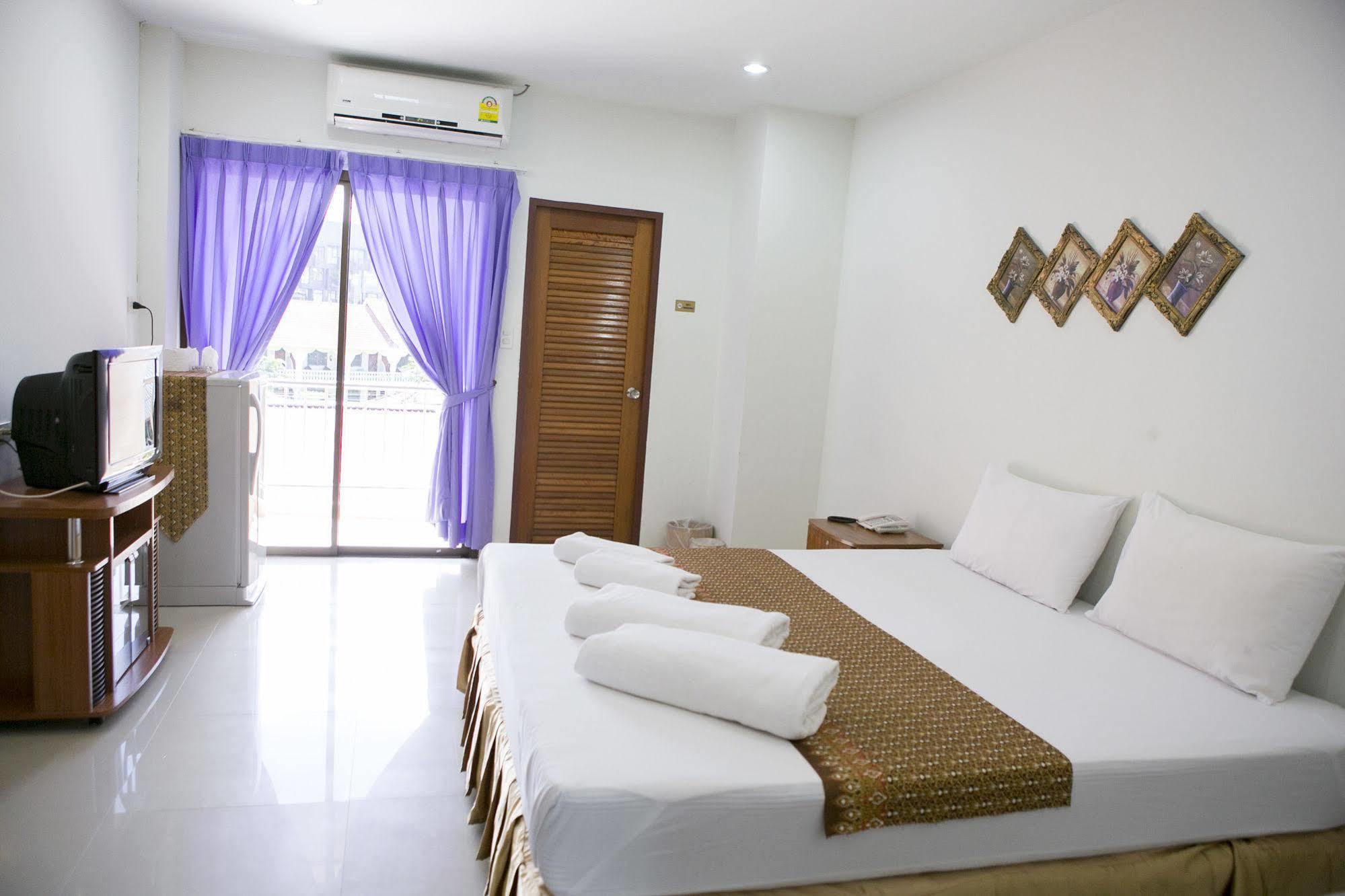 G&B Guesthouse Patong Exterior photo