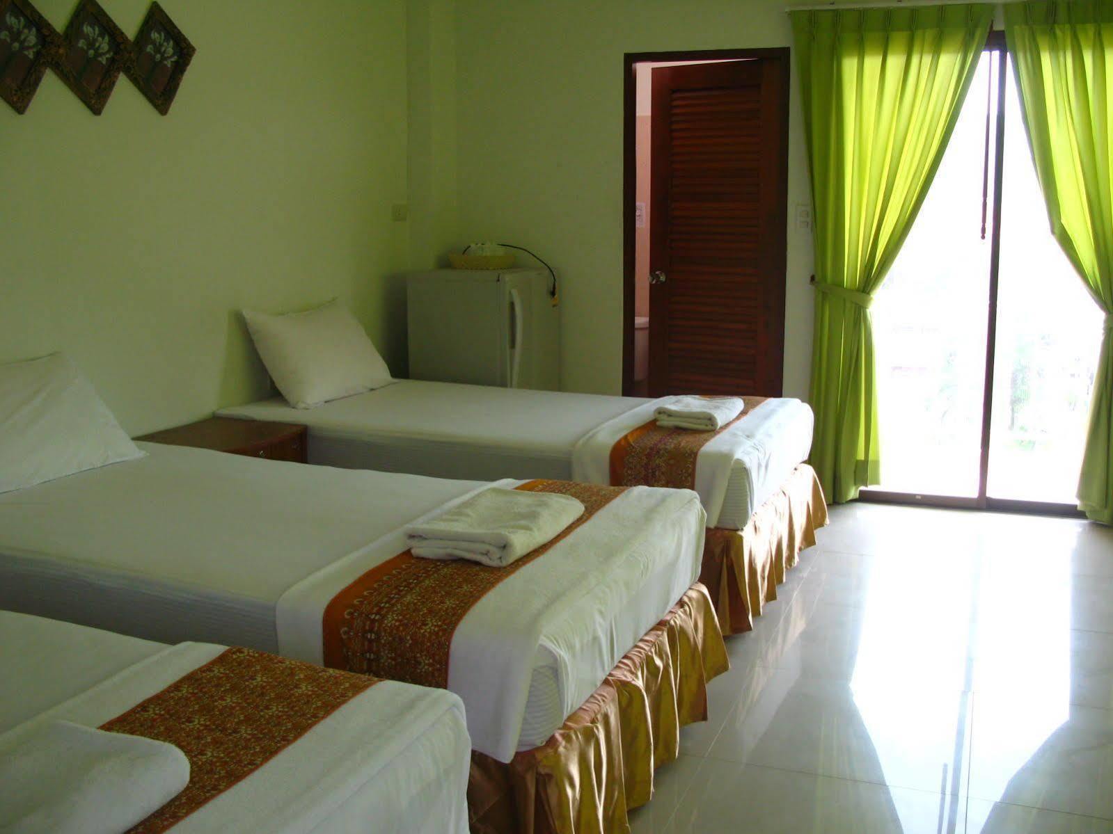G&B Guesthouse Patong Exterior photo