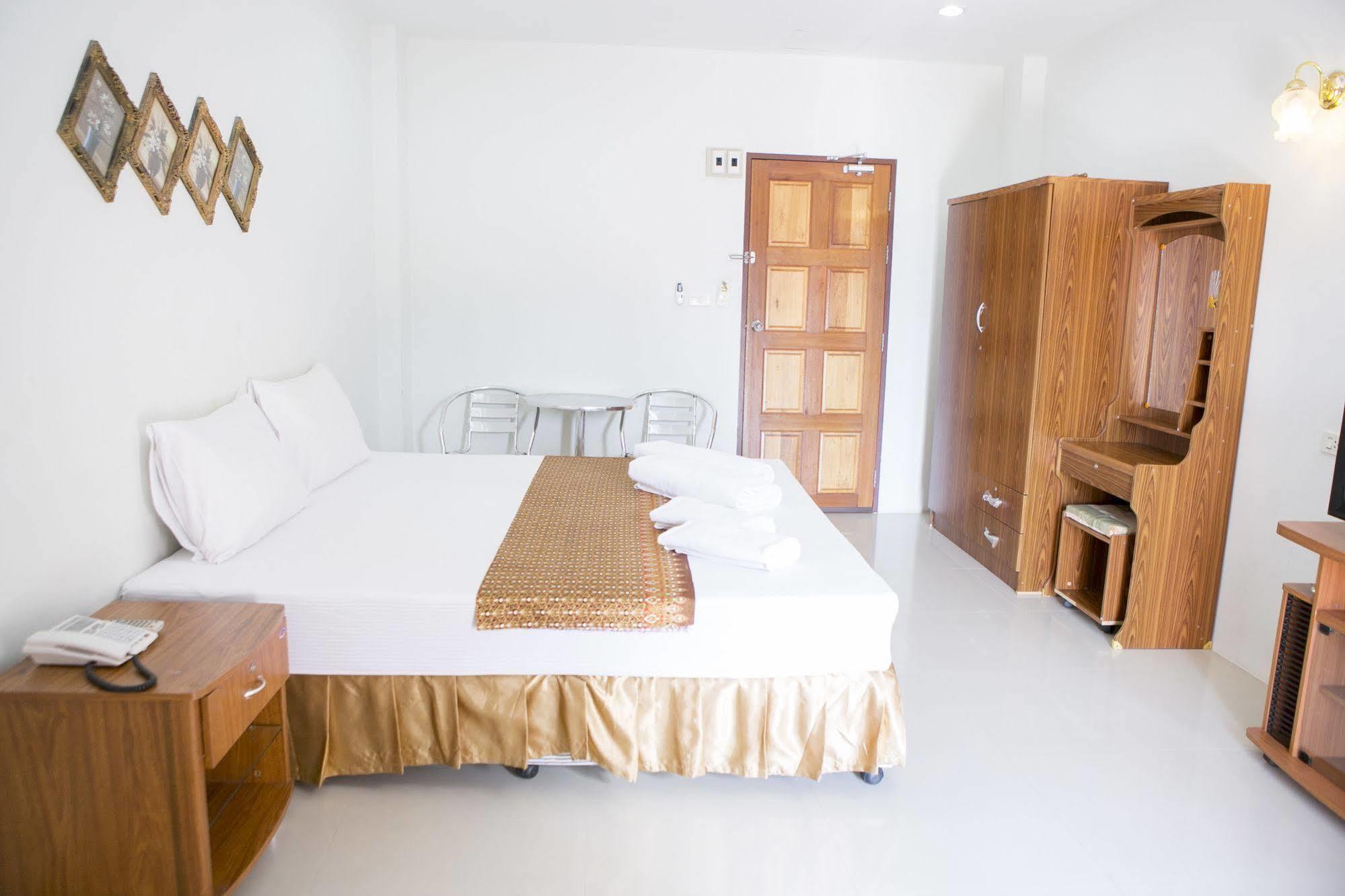 G&B Guesthouse Patong Exterior photo